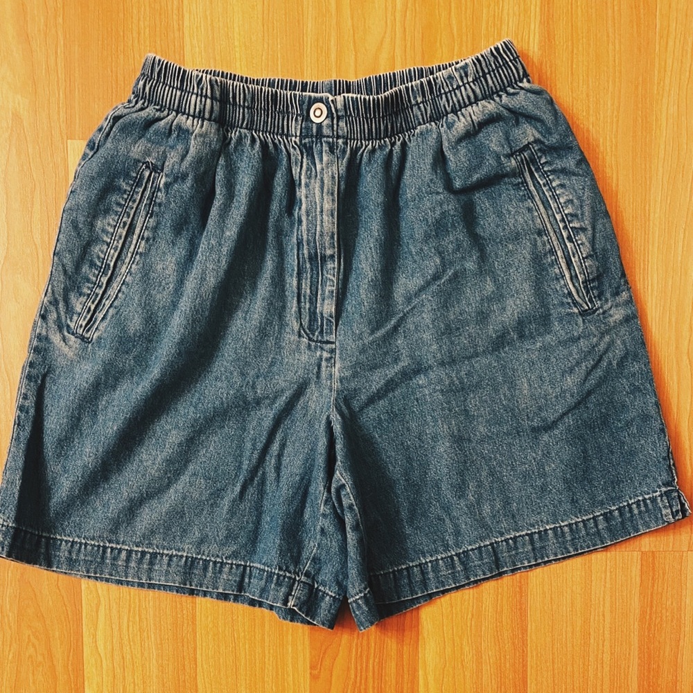 Vintage 90s high-waisted elastic waist lightweight denim jean shorts